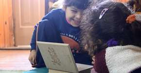 Livro misterioso une lares de crianças e idosos