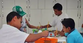 Jovens pintores de ONG brasileira têm quadros expostos na Suíça