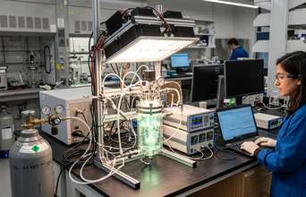 Featured large news: A China consegue imitar a fotossíntese e transformar CO₂ e água em combustível: o experimento que pode revolucionar a produção de gasolina sintética