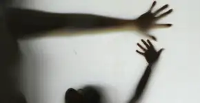 Pai é suspeito de estupro após a filha iniciar parto na escola