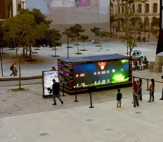 Gira event: Mostra PLAY! ocupa Vale do Anhangabaú com games gigantes e arte digital