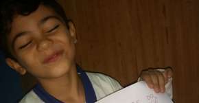 Menino retribui gentileza de amiga com carta de amor e viraliza