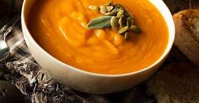 Espante o frio e ainda emagreça com duas receitas de sopas detox