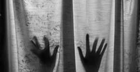 Mulher é agredida com garrafa nas partes íntimas após dar um fora