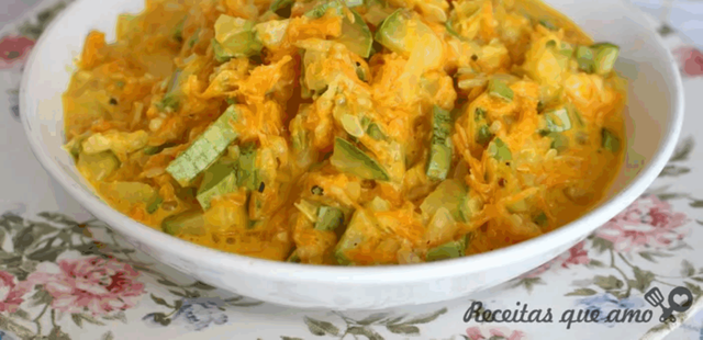 Abobrinha cremosa com cenoura: uma opção leve e nutritiva para acompanhar qualquer prato