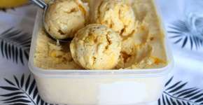 Sorvete de maracujá com calda; veja como fazer