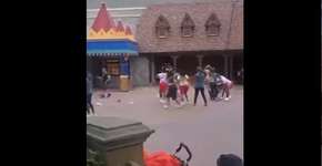 Vídeo de pancadaria generalizada em parque da Disney viraliza na web