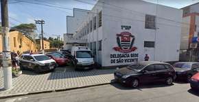 Homem joga mulher de carro em movimento e depois atropela