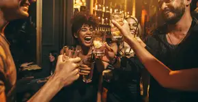 O que você bebe pode afetar seu cérebro mais do que você imagina, alerta neurocientista