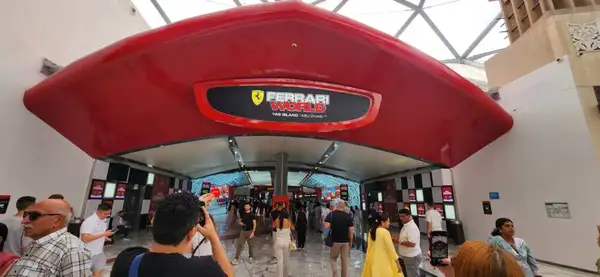 Entrada do Ferrari World
