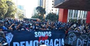Gaviões e outras torcidas fazem protesto antifascismo na Paulista