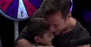 Hugh Jackman surpreende menino com doença degenerativa que é fã de Wolverine