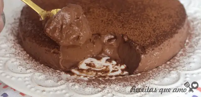Mousse de chocolate de corte sem gelatina bem cremoso e fácil de fazer