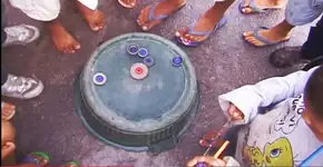 Aprenda a fazer o seu próprio pião com materiais reciclados