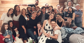 Monica Benini e Junior compartilham foto de toda a família