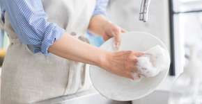 Quatro passos para lavar louça de forma eficiente e saudável