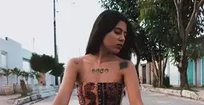 Quem era a Tiktoker lésbica que morreu após acidente de moto