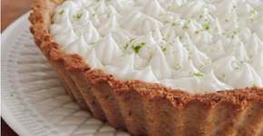 Torta vegana de limão com chantilly