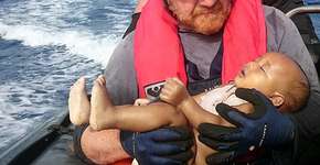 Foto de bebê morto é divulgada para pressionar autoridades europeias