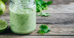 Receita de maionese de abacate fácil, rápida e super cremosa