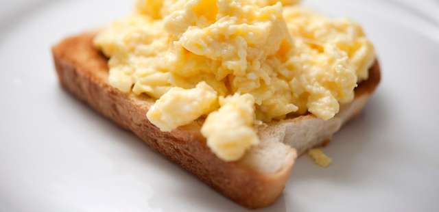 Ovos mexidos cremosos: uma receita prática e saborosa