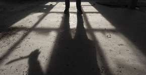 Vítima de violência doméstica, mulher decepa pênis e mata marido