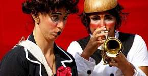 Integrantes do Doutores da Alegria apresentam peça no Sesc Vila Mariana