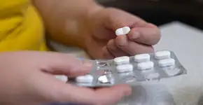 Analgésico mais usado no mundo pode aumentar risco de autismo e TDAH