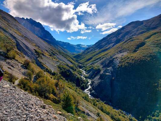 O Vale do Ascencio leva a um dos pontos turísticos mais emblemáticos do Parque Nacional Torres del Paine, a Base Torres