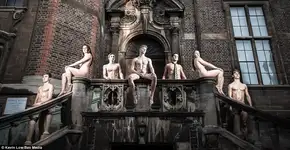 Nudez de universitários coloca Governo Bolsonaro no ridículo