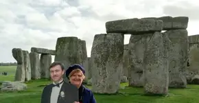 Viúva australiana viaja o mundo levando ‘marido de papelão’