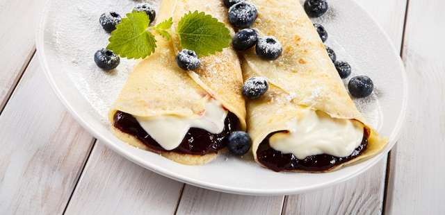 Aprenda a fazer panqueca de ricota e mirtilos