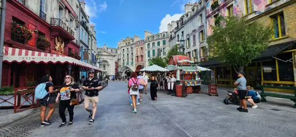 Place Cachée, inspirada na franquia 