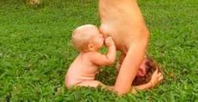 Mãe afirma que foto de amamentação durante yoga é verdadeira