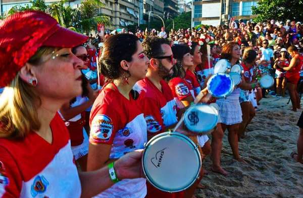 Facebook Empolga as 9