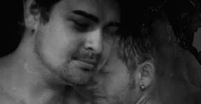 Exposição utiliza corpo dos modelos como tela para desenhos e frases