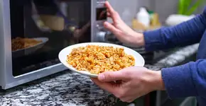Arroz de micro-ondas: praticidade e sabor em um só prato