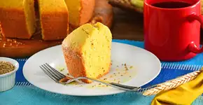 Bolo de leite fofinho para comer com café