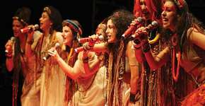 Mawaca apresenta o show infantil “De Todos os Cantos do Mundo” no Sesc Consolação