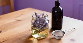 Aprenda a fazer o óleo queridinho das rotinas de autocuidado que acalma na hora