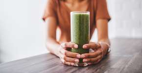 Receita rápida de suco verde com couve, laranja e toque especial