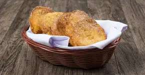 Torrada de leite: o truque simples que transforma o pão velho em ouro