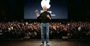Steve Jobs, o visionário da tecnologia moderna: “A única maneira de fazer um excelente trabalho é amar o que você faz”