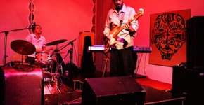 Duo de jazz Pé na Cozinha na Serralheria
