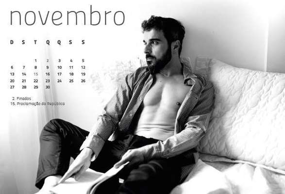 O calendário visa arrecadar dinheiro para a construção da biblioteca (Divulgação)