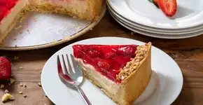 Aprenda a fazer a melhor torta de morango de todas