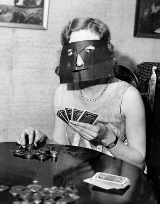 Máscara para ser usada durante jogo de poker