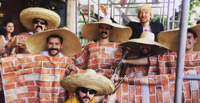 Fantasia de ‘Muro do Trump’ é a nova tendência deste Carnaval