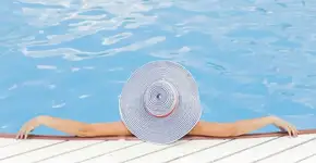 Estudos mostram a realidade do que existe dentro das piscinas