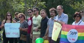 Protesto é feito em solidariedade a casal que sofreu homofobia